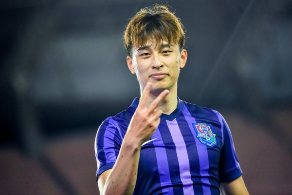 津媒：国足分组对峙  巴顿出任右边后场球员，他将和高准翼角逐