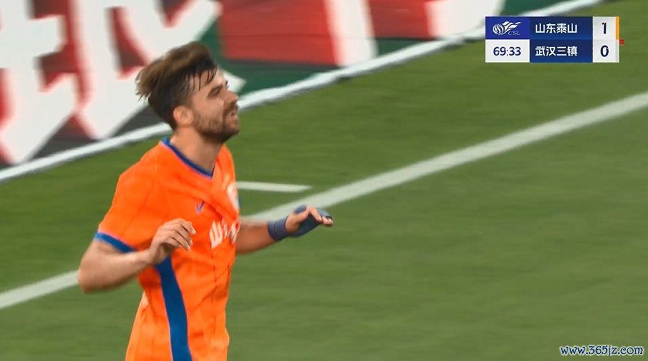泰山2-0领跑  十人三镇！克雷桑传中，泽卡中路包抄破门完成