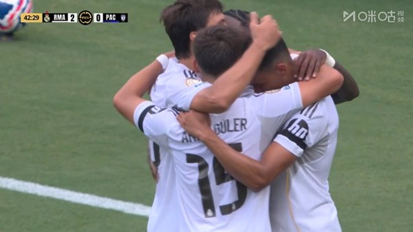 10人皇马2-0领先！阿诺德策动贡萨洛助攻，居勒尔跟进推射破