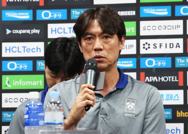 洪明甫：东亚杯末轮与日本队的赛事  最重要，要击败他们并夺得