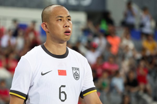 锁定主力⁉️黄政宇、高天意连续两场杆位，搭档国足双后腰