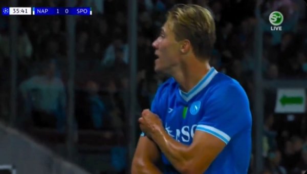 霍伊伦:我触摸那不勒斯臂章庆祝,因为我很高兴在这射门和踢欧冠