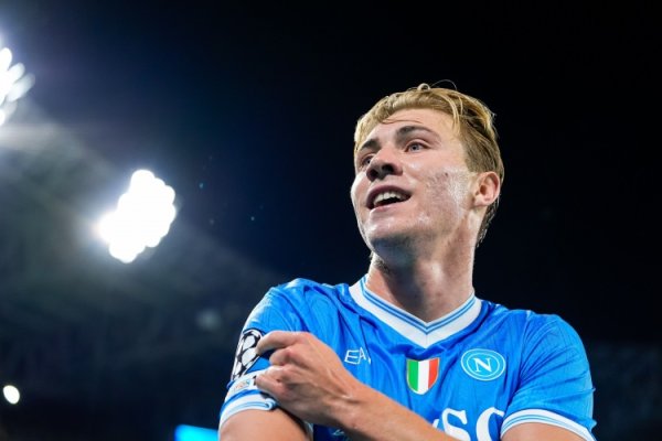 米体：那不勒斯4400万欧买断霍伊伦很值，解约金设置8500