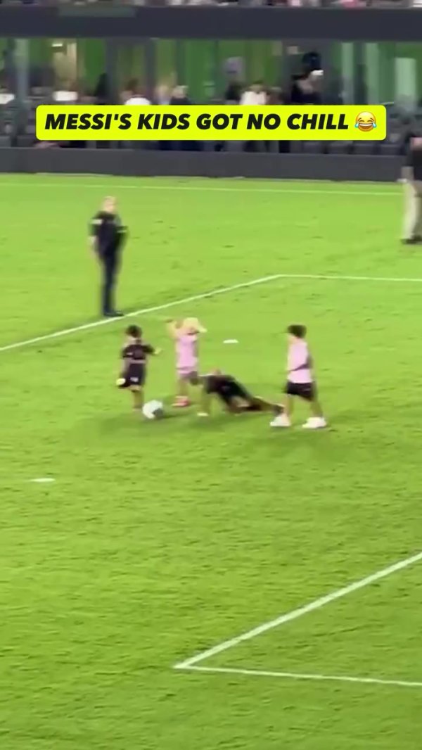 其实是后卫苗子？放铲+冲撞，梅西孩子踢球身体对抗激烈