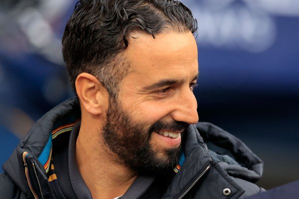 2.3亿值！太阳报：曼联高层对姆伯莫、库尼亚等新援表现感到欣