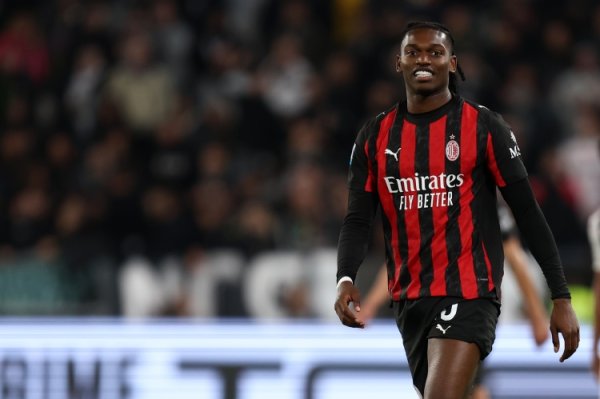 记者：莱奥将缺战匈牙利返回米兰，他没有受伤只是负荷管理