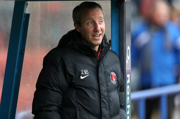 鲍耶回忆遭遇空难：消防员告诉我们，如果再晚一分钟飞机就会爆炸