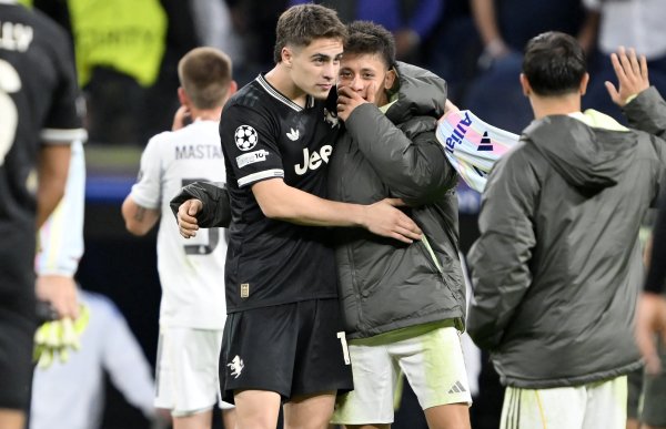 土耳其双星PK！居莱尔攻守兼备获MVP 伊尔迪兹多项数据挂零