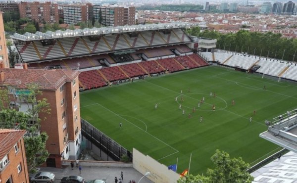 马卡：因相关标准问题，巴列卡诺球场在西甲和欧战采用两种尺寸