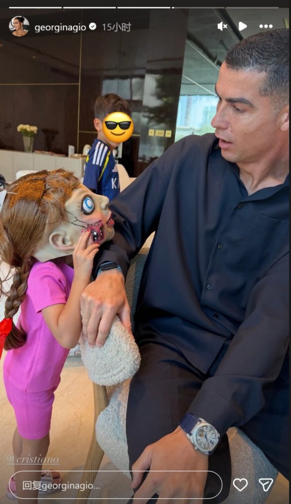 吓了一跳！C罗看到女儿万圣节装扮表情惊讶