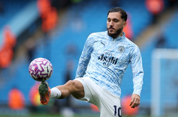 自上赛季开赛至今谢尔基职业联赛  中13次助功  ，同期萨卡10次帕尔默8次