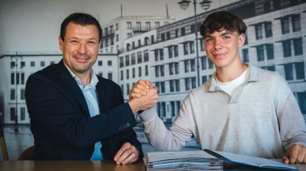 体图：皇萨仁和巴黎等队有意16岁中场艾希霍恩，赫塔要价200