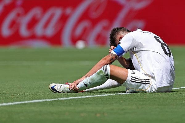 罗马诺：检查结果证实巴尔韦德没有受伤，球员能出战接下来的比赛